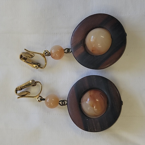 VT Round Wooden Dangle Clip On Errings With Marble Bead. - Picture 1 of 3